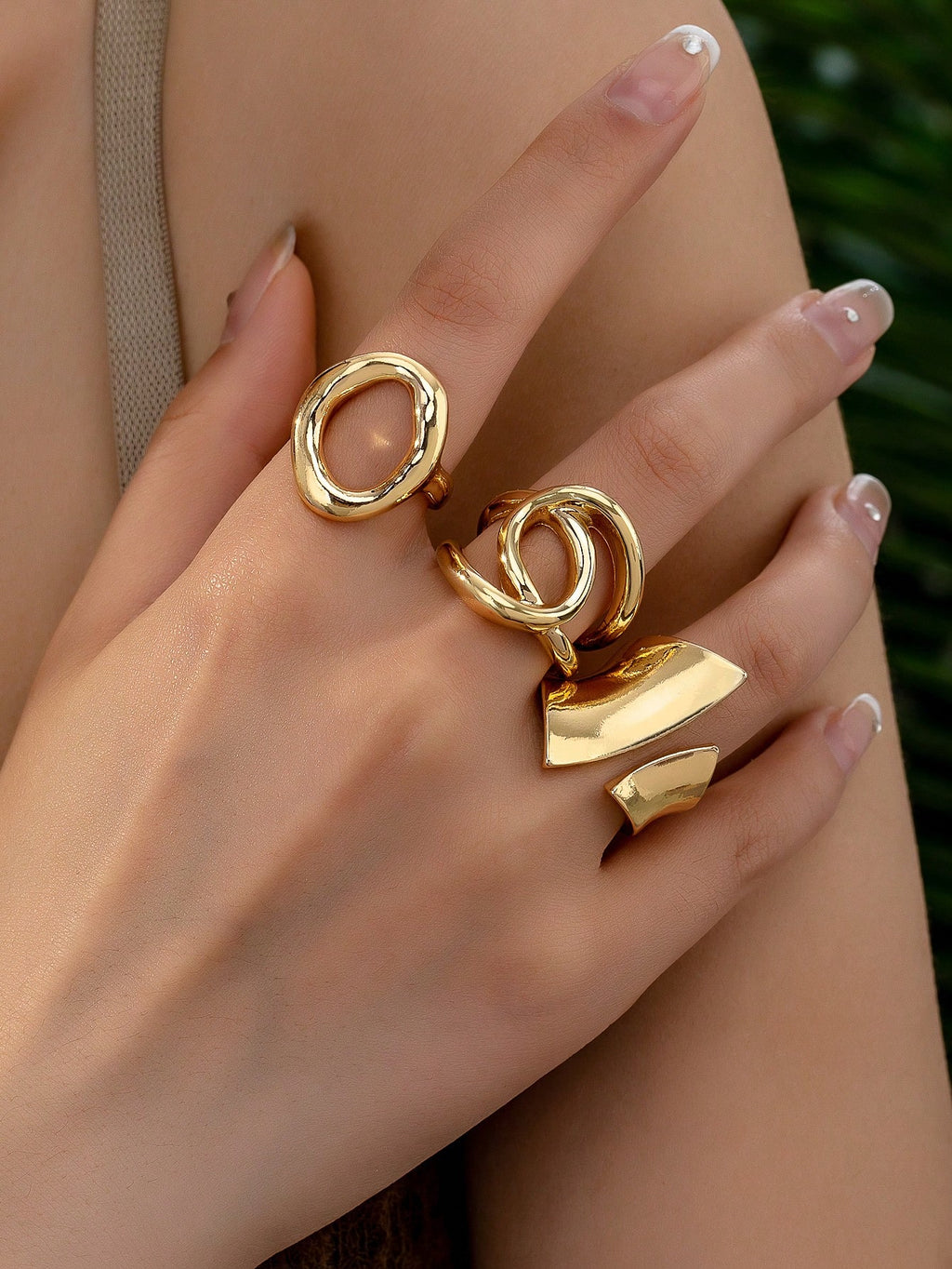 3pcs/ Ring Set in Gold.