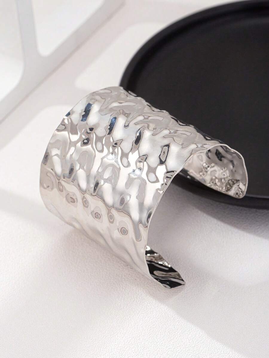 Women's Classic Textured Minimalist European Style Versatile Open Bracelet