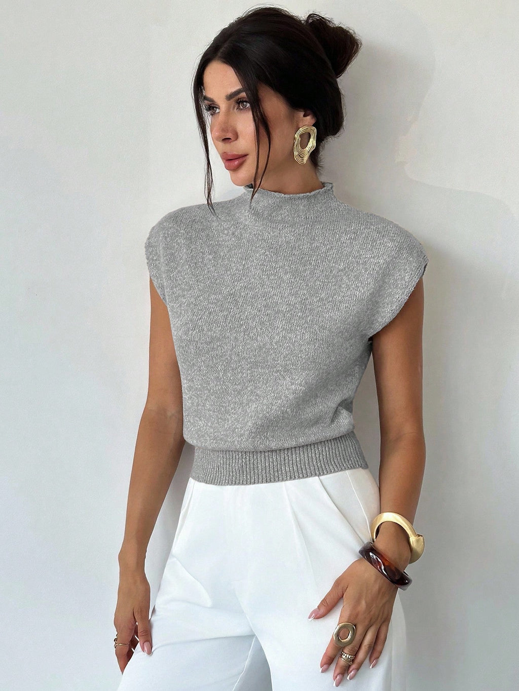 Elegant sleeveless knit vest, high neck, loose and versatile