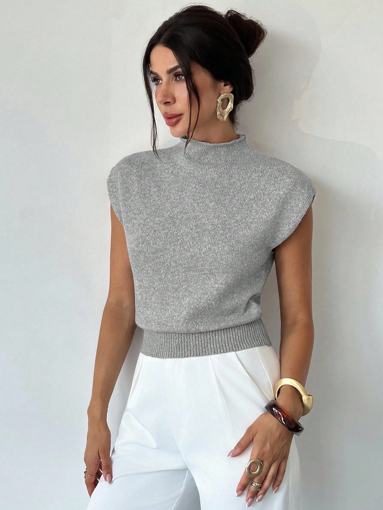 Elegant sleeveless knit vest, high neck, loose and versatile